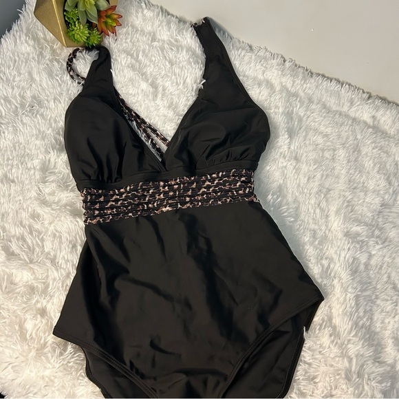 New Woman’s swim suit - Picture 3 of 3